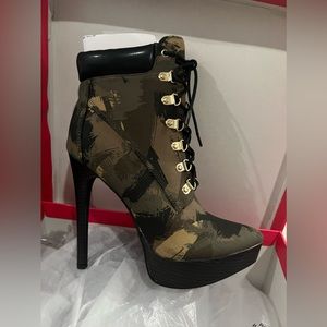 Shoedazzle Camo High heel bootie size 7